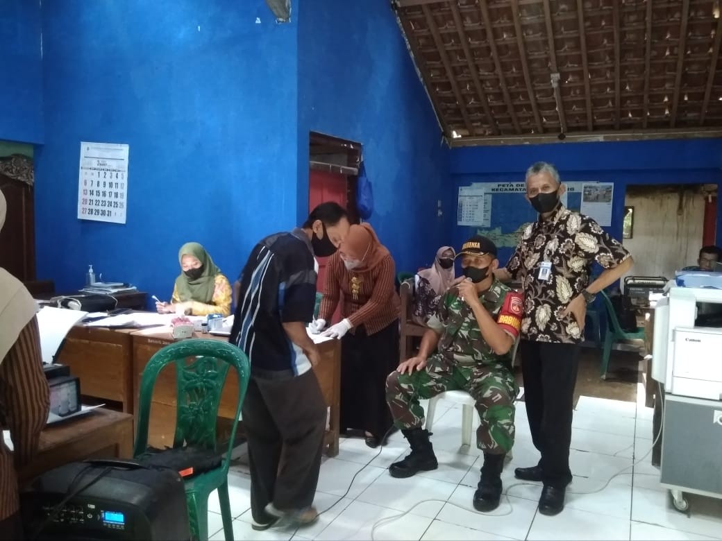 Monitoring Vaksin Dosis 1, 2 dan 3 di Balai Desa Jatirejo